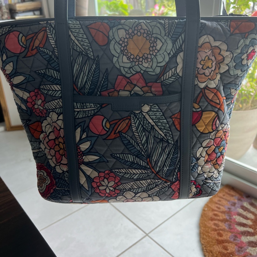 Vera Bradley Tropical Evening (2019) Zippered Tote Bag (Used) - Picture 10 of 14